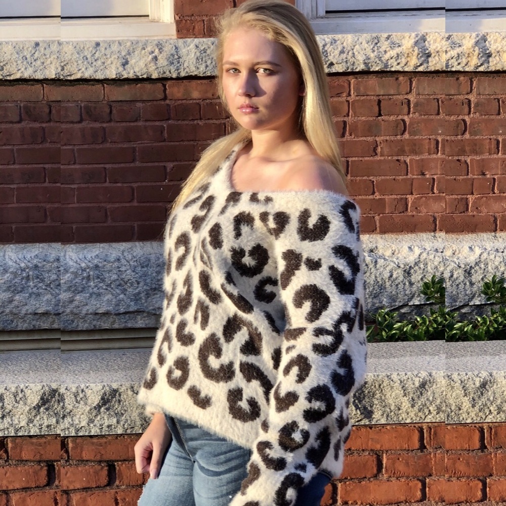 Snow Leopard Mohair Sweater - Picture 6 of 8